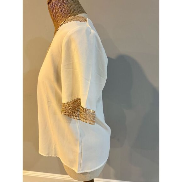 SHEIN cream v neck blouse top- sz small /4 crochet lined - Picture 4 of 4